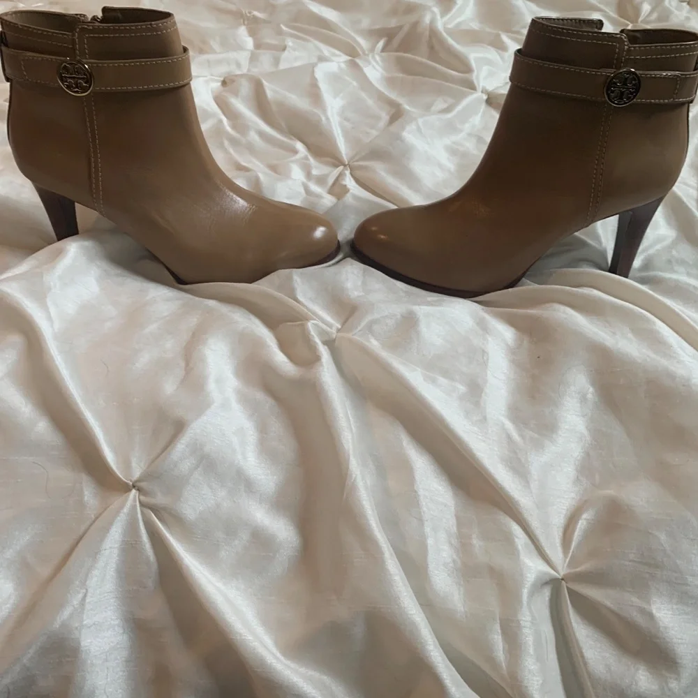 Tory Burch Tan Leather Booties sz 9M